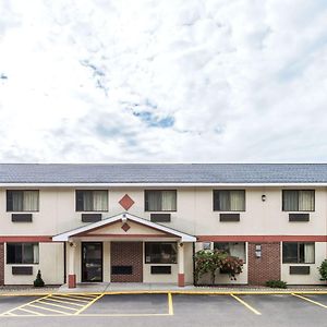 Super 8 By Wyndham Gardner